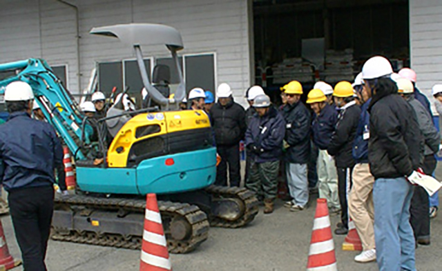 写真：小型車両運転特別教育風景1