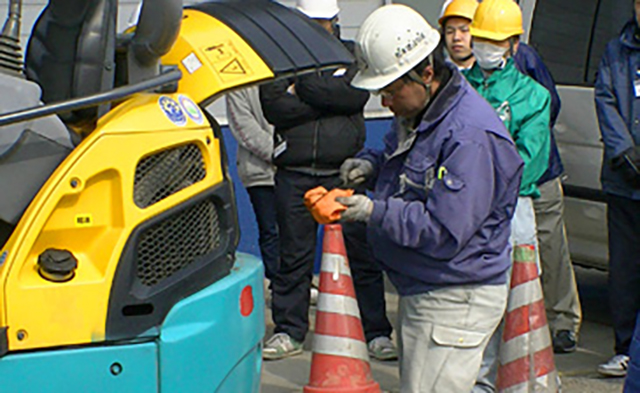 写真：小型車両運転特別教育風景1