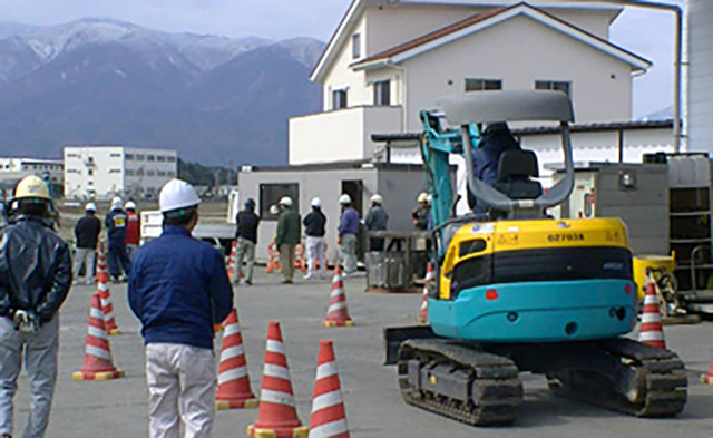 写真：小型車両運転特別教育風景1