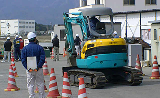 写真：小型車両運転特別教育風景1