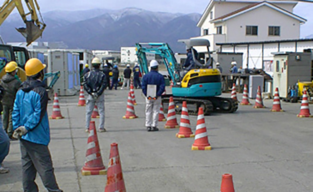 写真：小型車両運転特別教育風景1